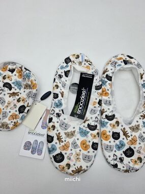 Snoozies! Women’s Cat Print Cozy Slip-On Slippers With Bag S 9-10
